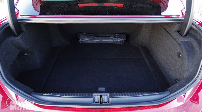 Alfa Romeo Giulia's luggage compartment
